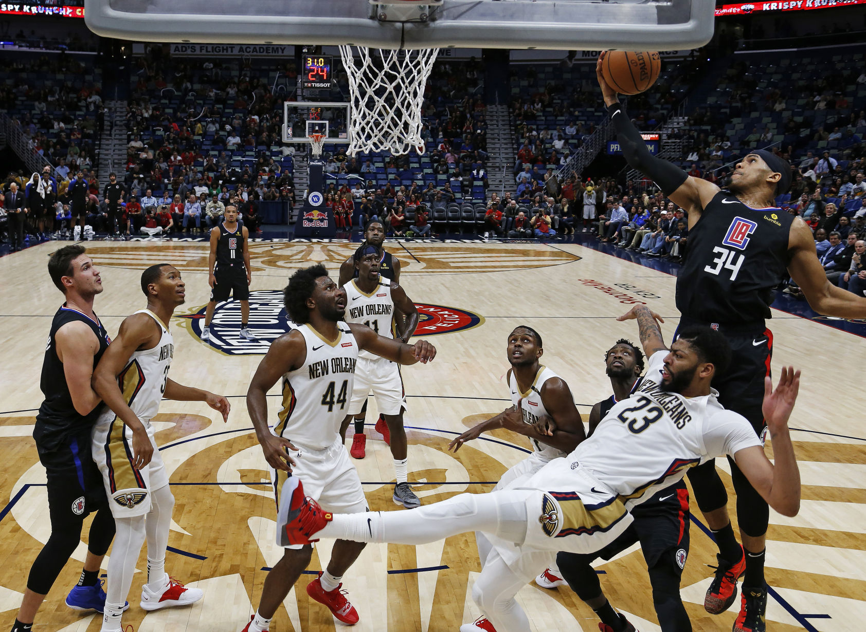 NO.pelicansclippers.120418.3319